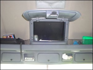 The overhead storage area was greatly reduced in the Freightliner Cascadia.