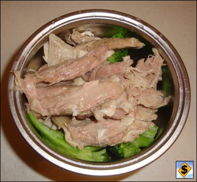 https://truck-drivers-money-saving-tips.com/wp-content/uploads/2019/01/lunch-crock-filled-with-turkey-frozen-broccoli-and-bread-dressing.jpg